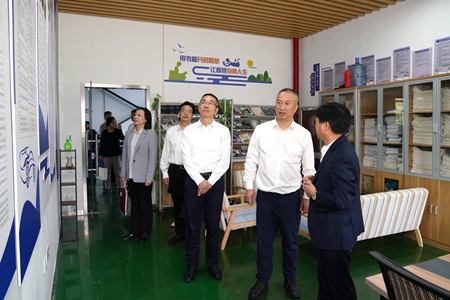 20241009市国资委党委书记、主任陈文荣调研嘉兴市交通学校,右起吴晓斌、陈文荣、柏卫东、朱建华、李利.jpg 20241009市国资委党委书记、主任陈文荣调研嘉兴市交通学校,右起吴晓斌、陈文荣、柏卫东、朱建华、李利.jpg